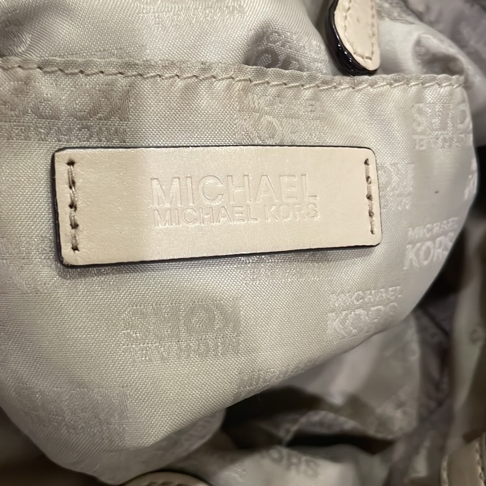 Michael Kors Jet Set Taupe Embossed Leather Shoulder Pocket Tote Bag‎ - Picture 7 of 14